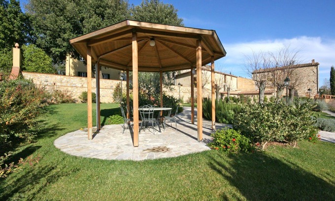 Volterra Apartment | Beautiful apartment with pool, WIFI, TV, pets allowed and panoramic view, close to San Gimignano