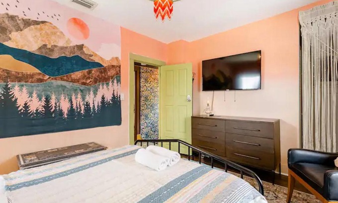 Midtown House | BEAUTIFUL ART VILLA at EXCLUSIVE BOHO HOUSE BAR