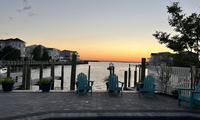 Ship Bottom House | Beautiful Bayfront House 6BR, 5baths - Heated Pool, dock and 1 block to ocean!