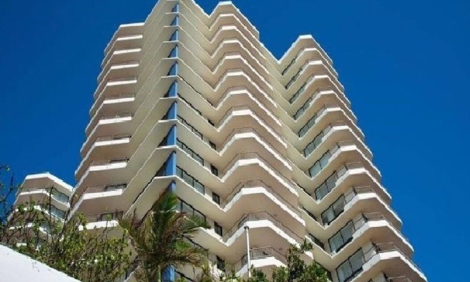 Coolangatta Resort | Beautiful Beach Front Apart. sleep six available Dec.27h 2025 - Jan.10th 2026.