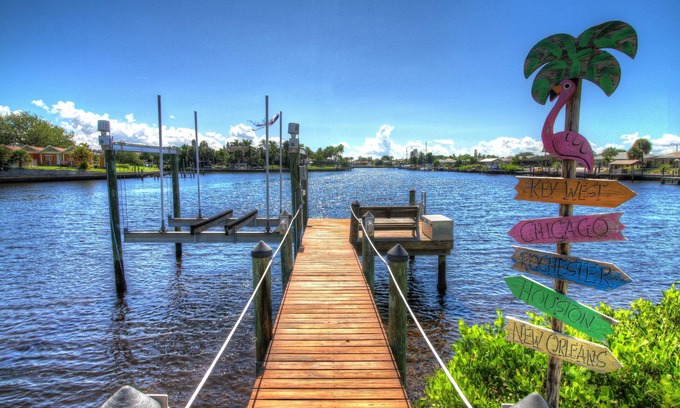 Apollo Beach House | Beautiful Beach House for a Relaxing Getaway!1700 sqft 3BD/2BA, Free WiFi.