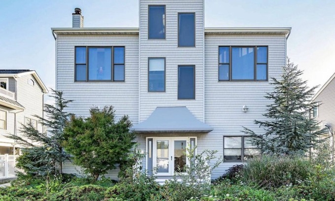 Ship Bottom House | Beautiful Beach House - Two Blocks from the Ocean - One Block from the Bay