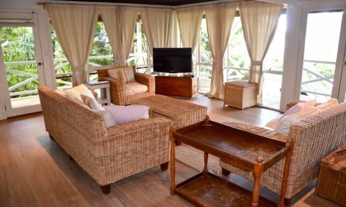 Rosedale House | Beautiful Beachfront Palm Beach Style House