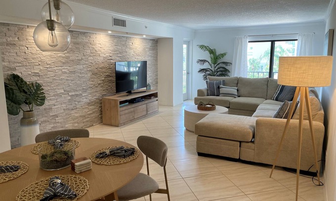 Sand Key Condo | Beautiful Beachfront Sand Key 2 Bedroom Condo
