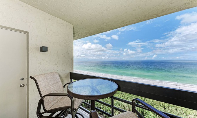 Longboat Key Condo | Beautiful Beachplace - 1135 Gulf of Mexico Drive