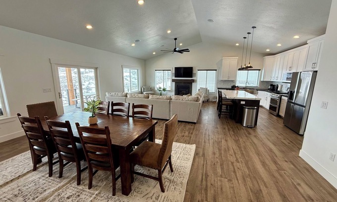 Sweetwater House | Beautiful Bear Lake Getaway!