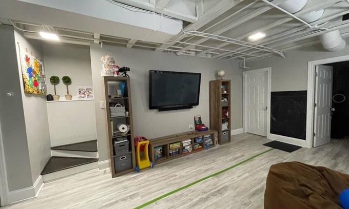 The Gap House | Beautiful Bronzeville Home with Gym & Yard