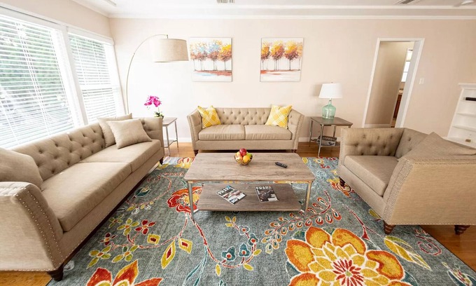 Burbank House | Beautiful Burbank Hills Home with Arcade, Movie Theater & Pool Table