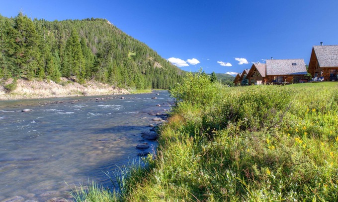 Gallatin Gateway House | Beautiful cabin on Gallatin River in Big Sky, MT! Near Big Sky & Yellowstone!