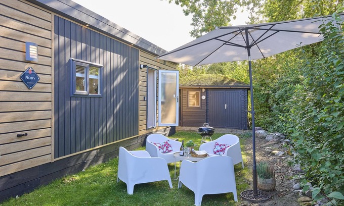 Goedereede Ski Chalet | Beautiful chalet near the beach, next to the sea