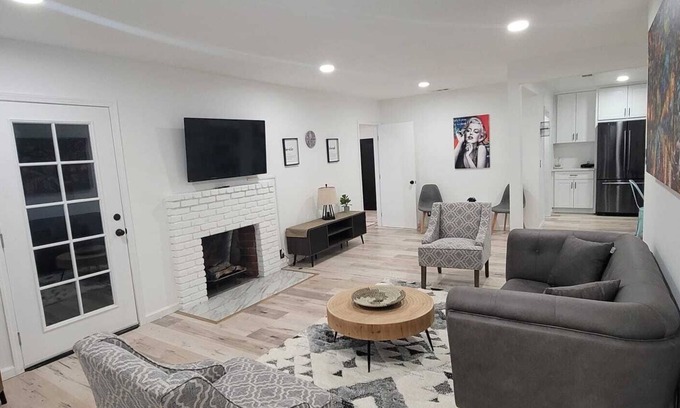 Reseda House | Beautiful charming private home in Reseda