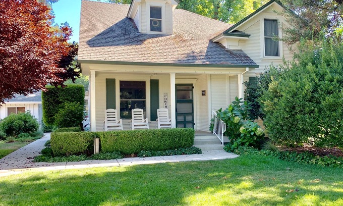 Chico House | Beautiful Chico Farmhouse With Room for All…10 beds!