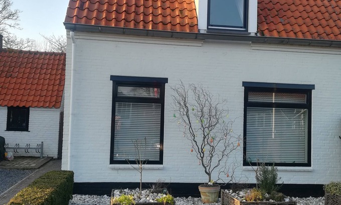 Nieuwvliet House | Beautiful completely renovated typical house in quiet village of Nieuwvliet.