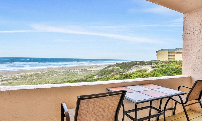 American Beach Condo | Beautiful Condo with Gorgeous Ocean Views from Balcony + Shared Pool & Free WiFi