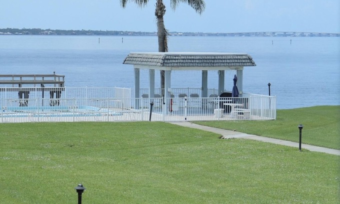 Fort Myers Condo | Beautiful condo on the river