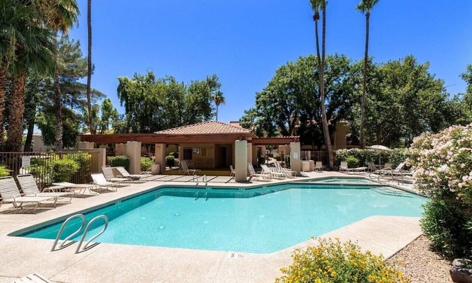 Central Scottsdale Condo | BEAutiful Condo centrally located in the heart of Scottsdale with KING bed!