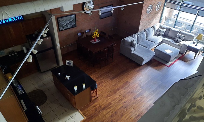 Sandusky Condo | Beautiful Condo on Lake Erie nSleeps 11 8 beds