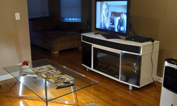 South Shore Condo | Beautiful condo with AC in vibrant Chicagon10 mins to beach. 10 mins to downtown