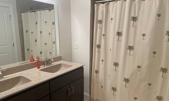 Chester Heights House | Beautiful, contemporary townhome for two in suburban Philadelphia