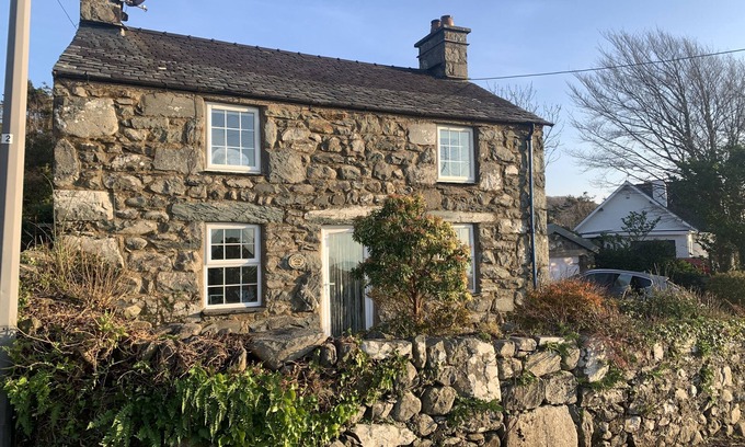 Llanfair Cottage | Beautiful Cottage near Harlech with ocean views