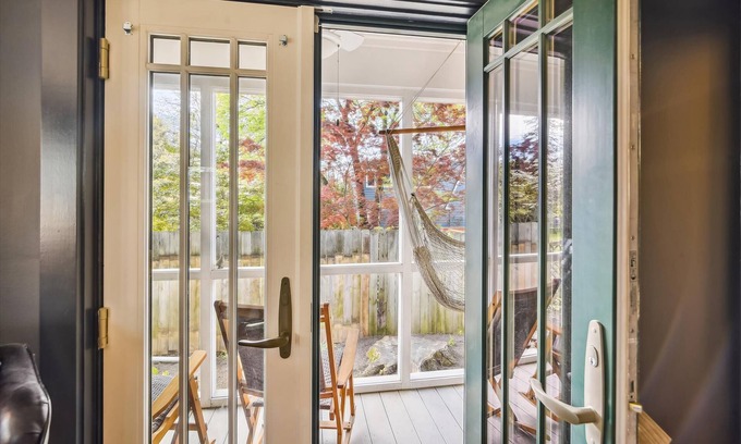 Homewood House | Beautiful Cottage Style Home in Quiet Downtown Neighborhood