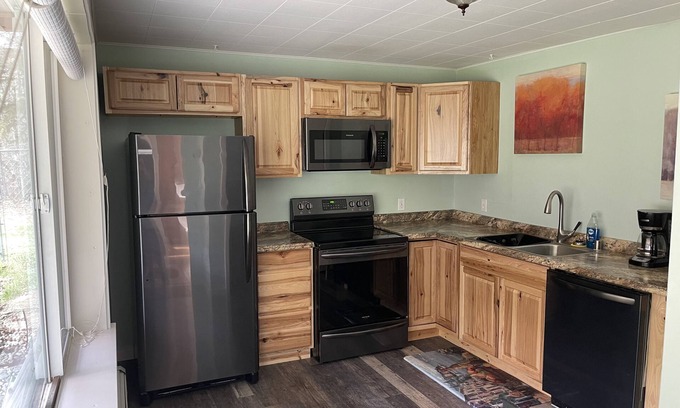 Anchorage House | Beautiful, Cozy and Comfortable Alaskan Home. 2 bedroom with queen beds /1 bath.