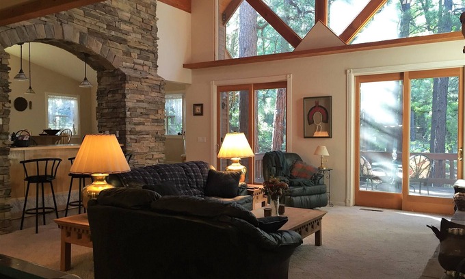 Pinetop-Lakeside House | Beautiful Custom Cabin in Pinetop CC 3 BR, 2 Lofts, 3-1/2 BA, 35' Deck, Private!