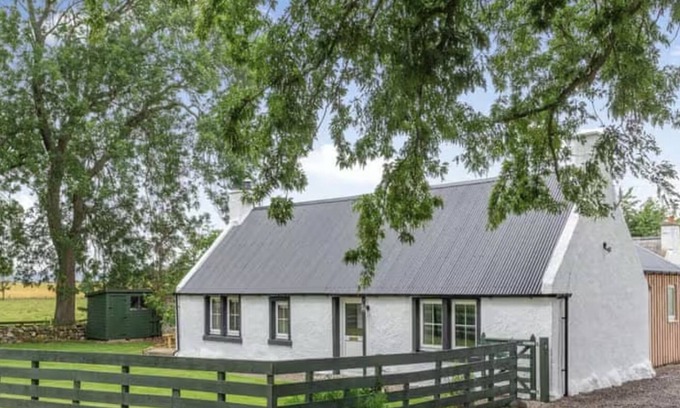 Tain Cottage | Beautiful detached rural farm cottage in peaceful Easter Ross peninsula.