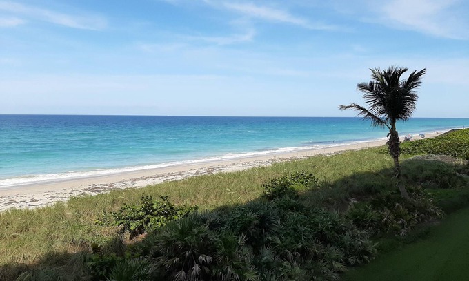 Hutchinson Island South Condo | Beautiful Direct Oceanfront Condo in Jensen Beach FL - Minimum 30 Day Rental