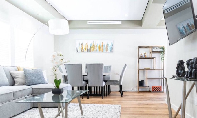 North Hollywood House | BEAUTIFUL ELEGANT 3-BEDROOM HOME JUST BUILT IN 2021 (p35)