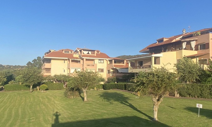 Golfo di Marinella Apartment | Beautiful Emerald Coast 2 bedroom w/AC near Porto Rotondo