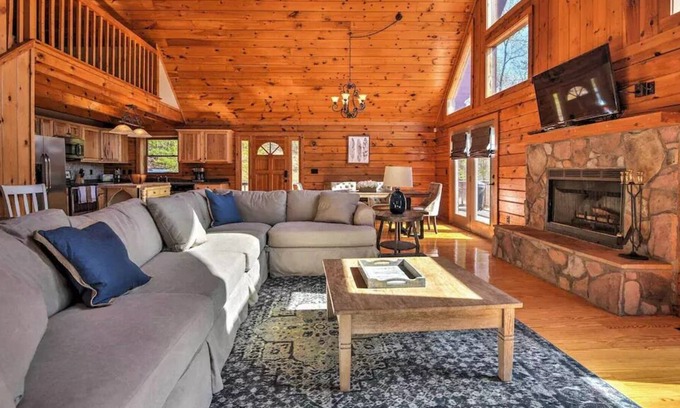 Tazewell Cabin | BEAUTIFUL ESCAPE | New Tazewell | LAKE+VIEWS