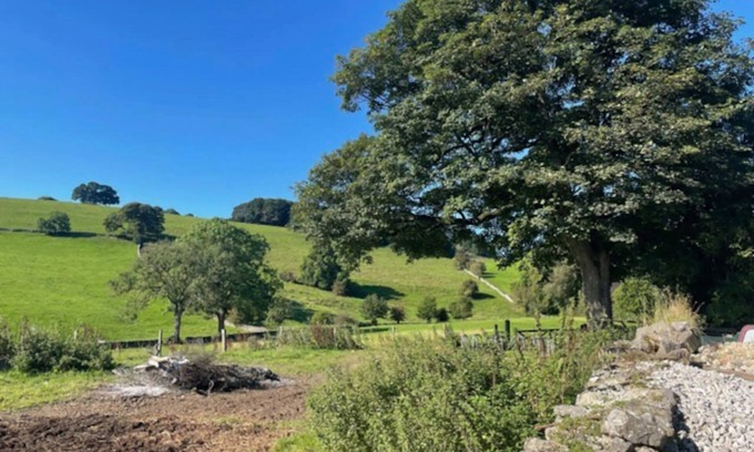 Alsop en le Dale Cottage | Beautiful Farm environment, in the Peak District. Close to walking trails.