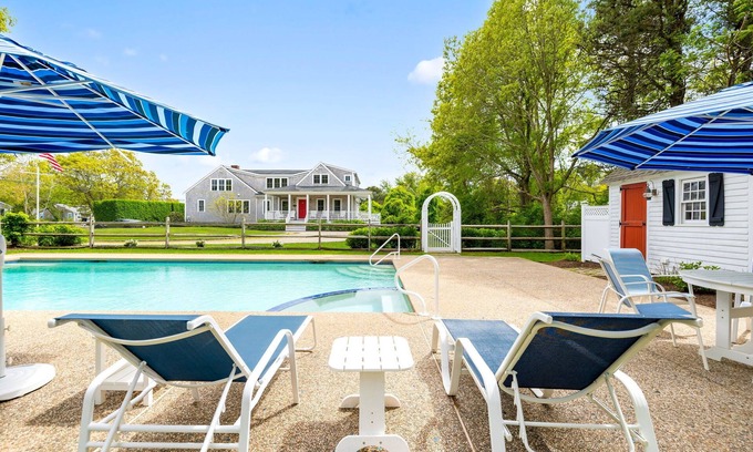 Dennis Port House | Beautiful five bedroom home with private swimming pool
