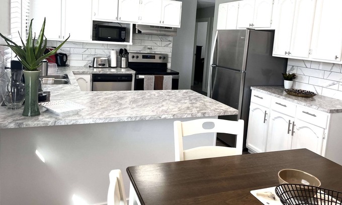 Red Deer House | Beautiful Five Bedroom Upgraded Home - Great Location!