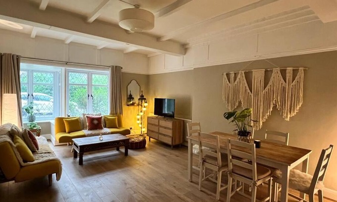 Bray on Thames Apartment | Beautiful flat sleeps 4 in Taplow Maidenhead Near Windsor and Ascot racecourses Near Legoland