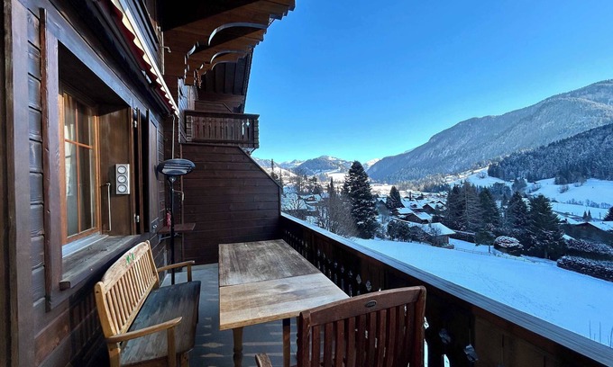 Rougemont Apartment | Beautiful Flat With Traditional Architecture