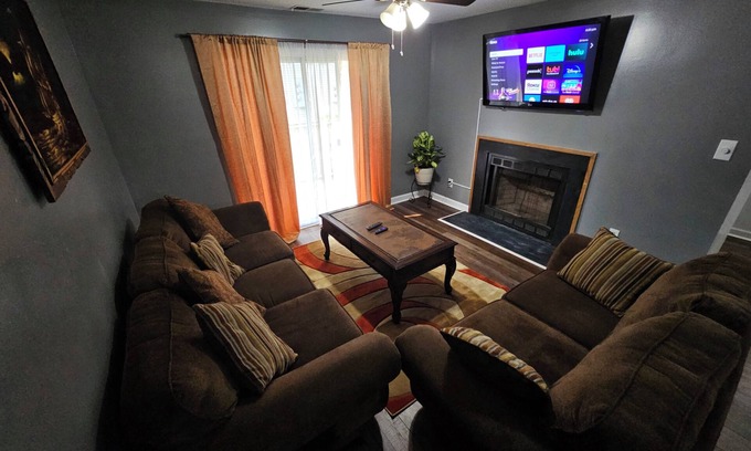 North Newport News Condo | Beautiful fully renovated two bedroom condo