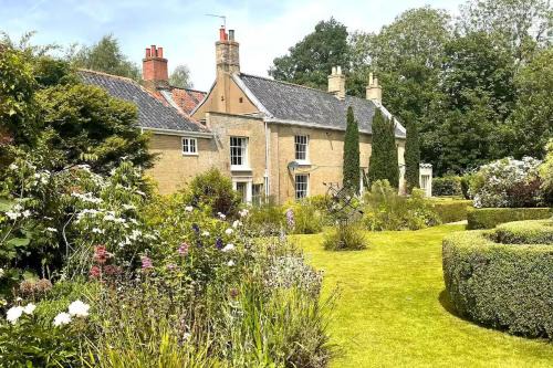 North Walsham House | Beautiful Georgian Country House - Norfolk