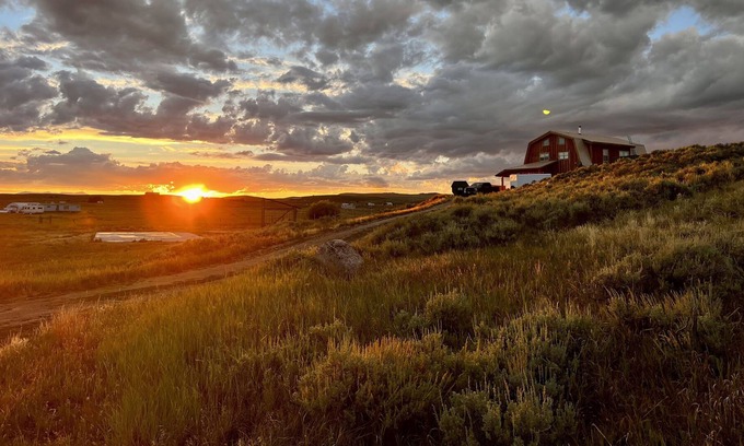 Daniel Cabin | Beautiful High End home w/hot tub, sauna, gym and game room.