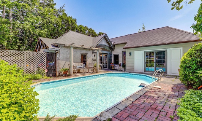 Worcester Cottage | Beautiful & Historic Cottage, Steps to Elm Park