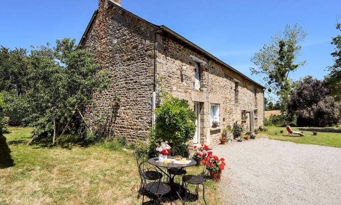 Andouille-Neuville House | Beautiful home in Andouillé-Neuville