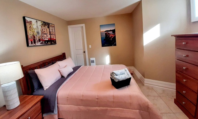 Creston House | Beautiful Hobby Farm, 1 Bedroom, 1 Bathroom.