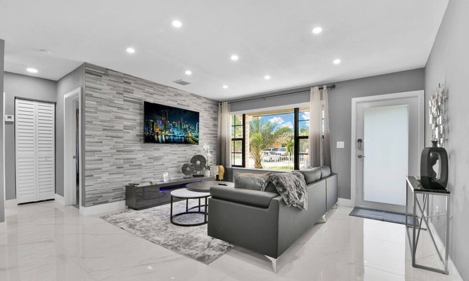 Miami Gardens House | Beautiful Home Away From Home