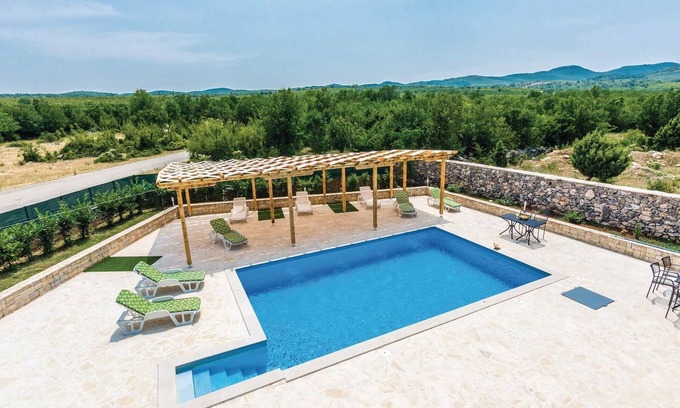 Bilisane House | Beautiful home in Bilisane with WiFi