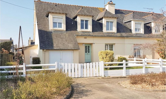 Cancale House | Beautiful home in Cancale with 4 Bedrooms and WiFi