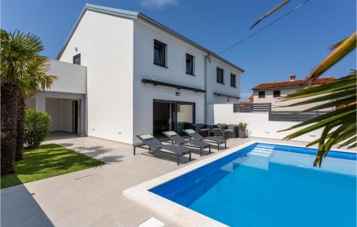 Njivice House | Beautiful Home In Njivice With Kitchen