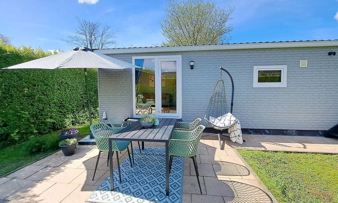 Heinkenszand House | Beautiful home in Heinkenszand with WiFi