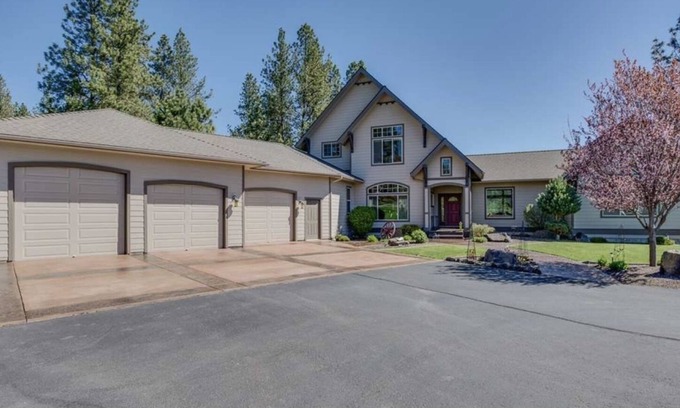 Colbert House | Beautiful home on the Little Spokane River