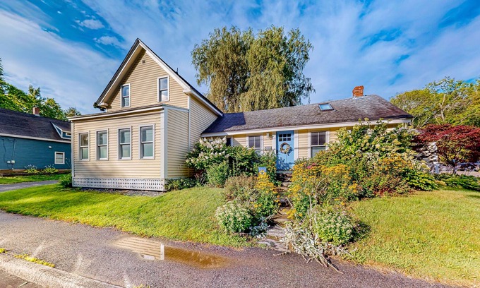 Belfast House | Beautiful home with landscaped garden & patio - walk to downtown & harbor